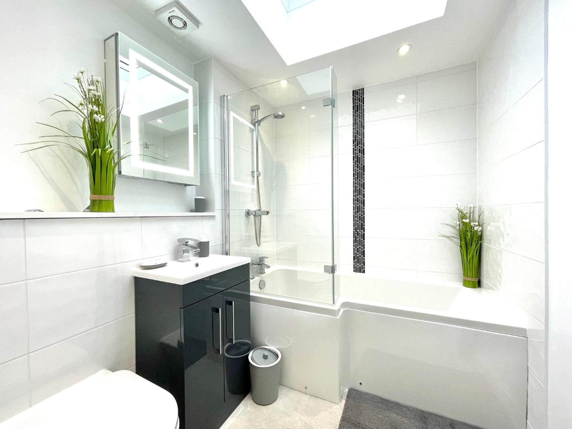 2 Bedroom Apartments Stopoverz Bristol Zewnętrze zdjęcie