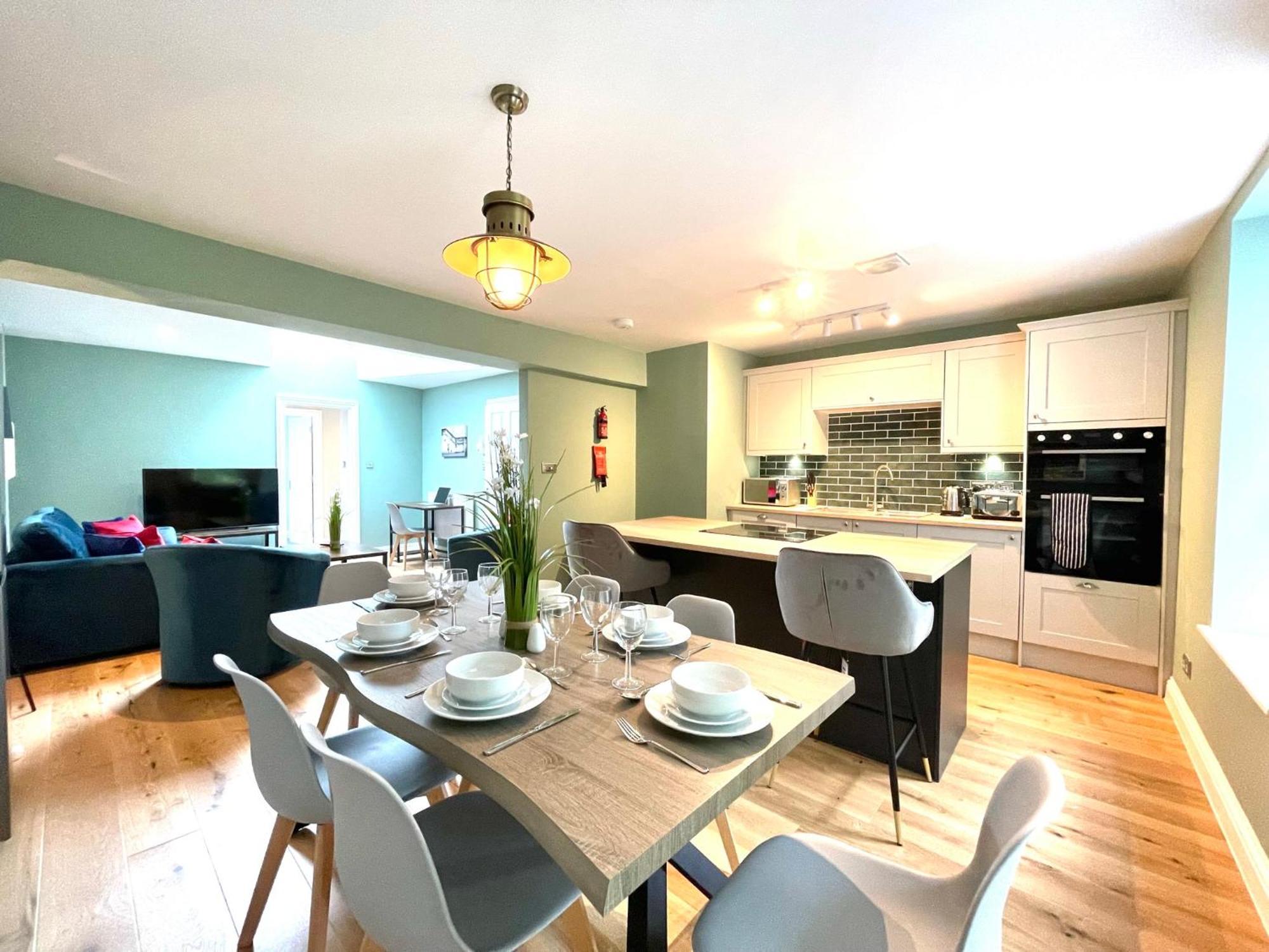 2 Bedroom Apartments Stopoverz Bristol Zewnętrze zdjęcie