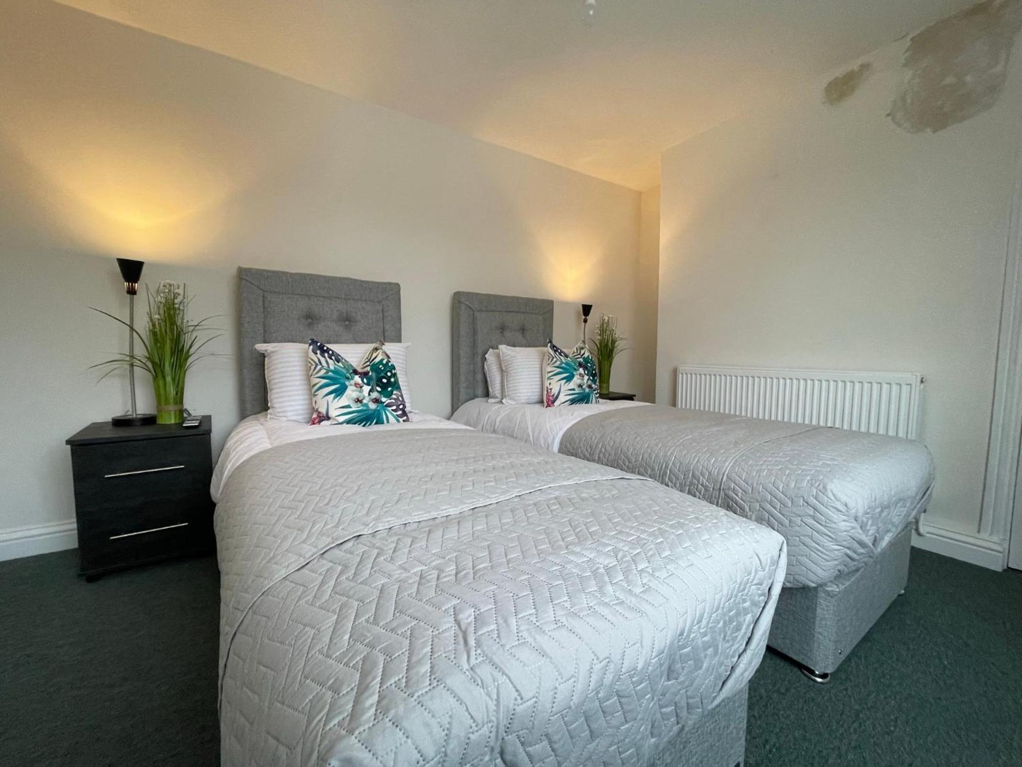 2 Bedroom Apartments Stopoverz Bristol Zewnętrze zdjęcie