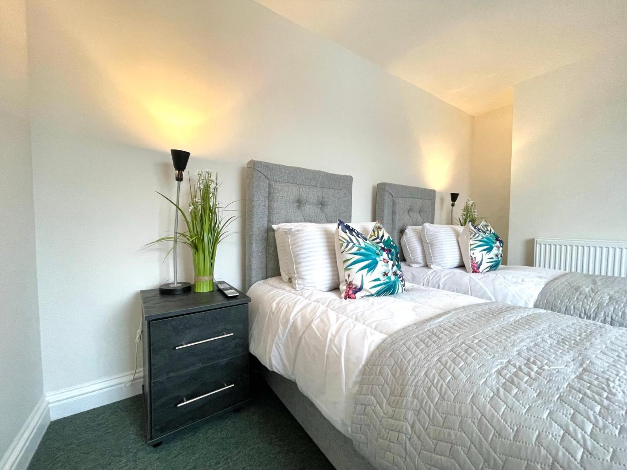 2 Bedroom Apartments Stopoverz Bristol Zewnętrze zdjęcie