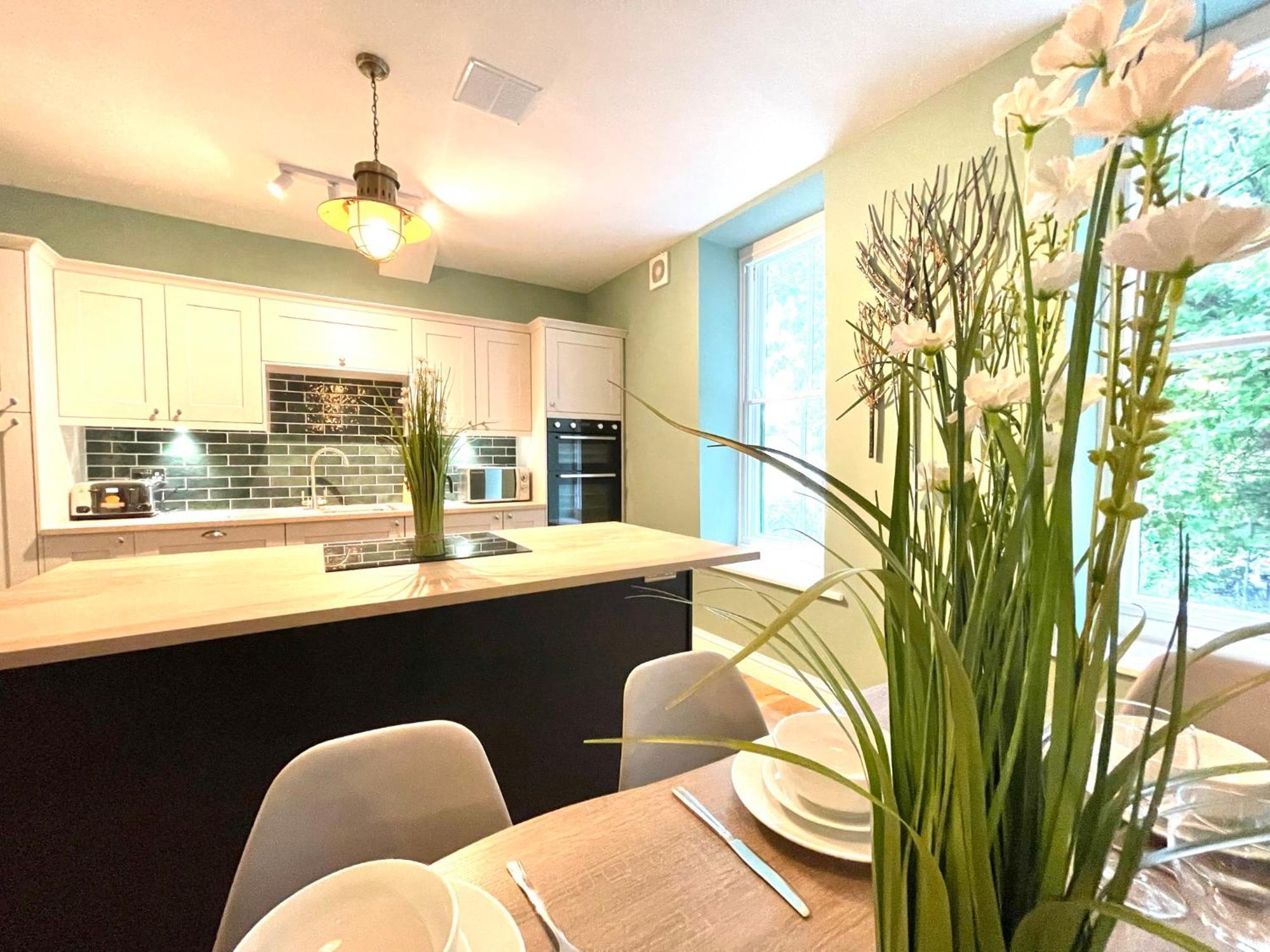 2 Bedroom Apartments Stopoverz Bristol Zewnętrze zdjęcie