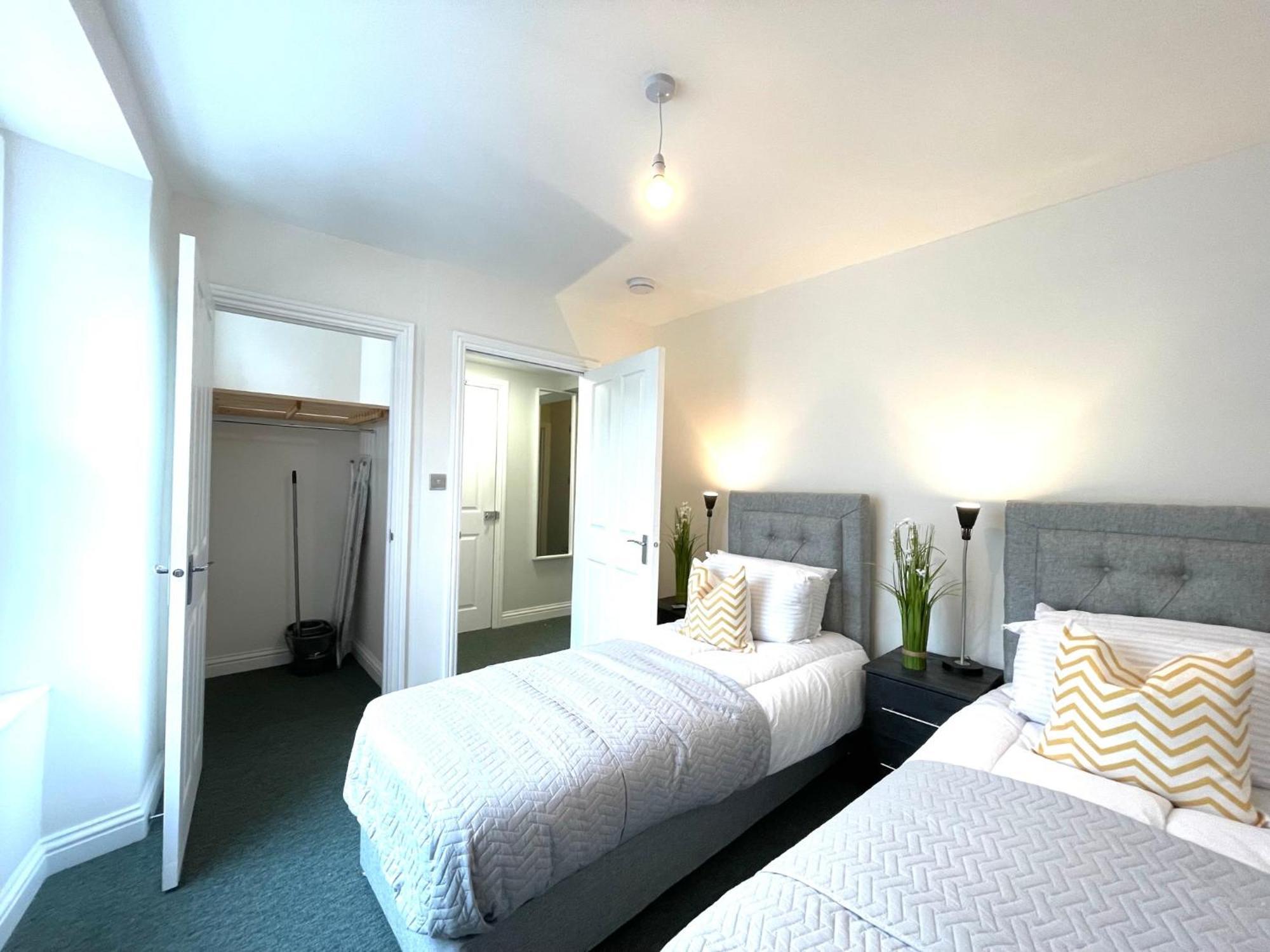 2 Bedroom Apartments Stopoverz Bristol Zewnętrze zdjęcie