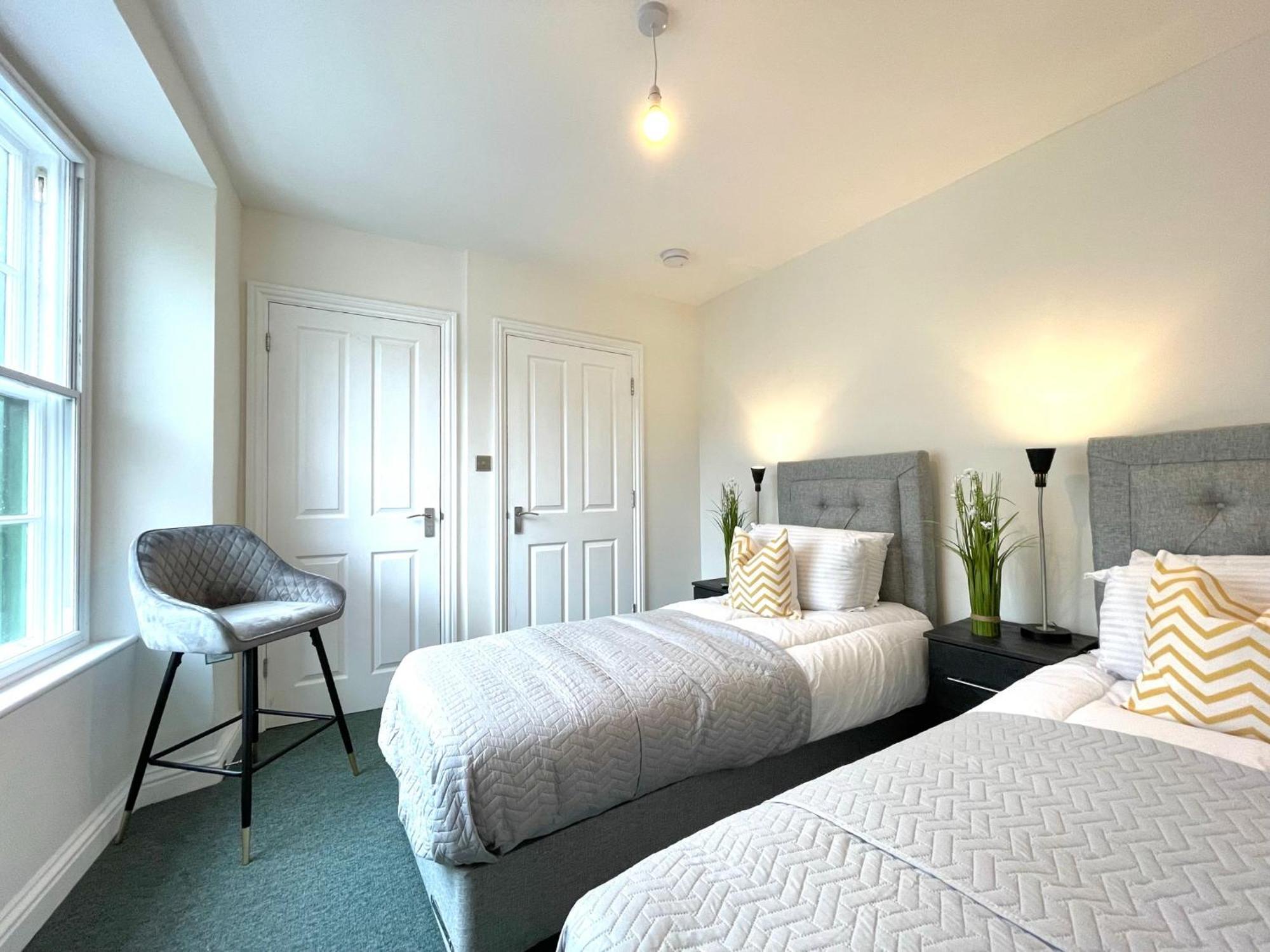 2 Bedroom Apartments Stopoverz Bristol Zewnętrze zdjęcie