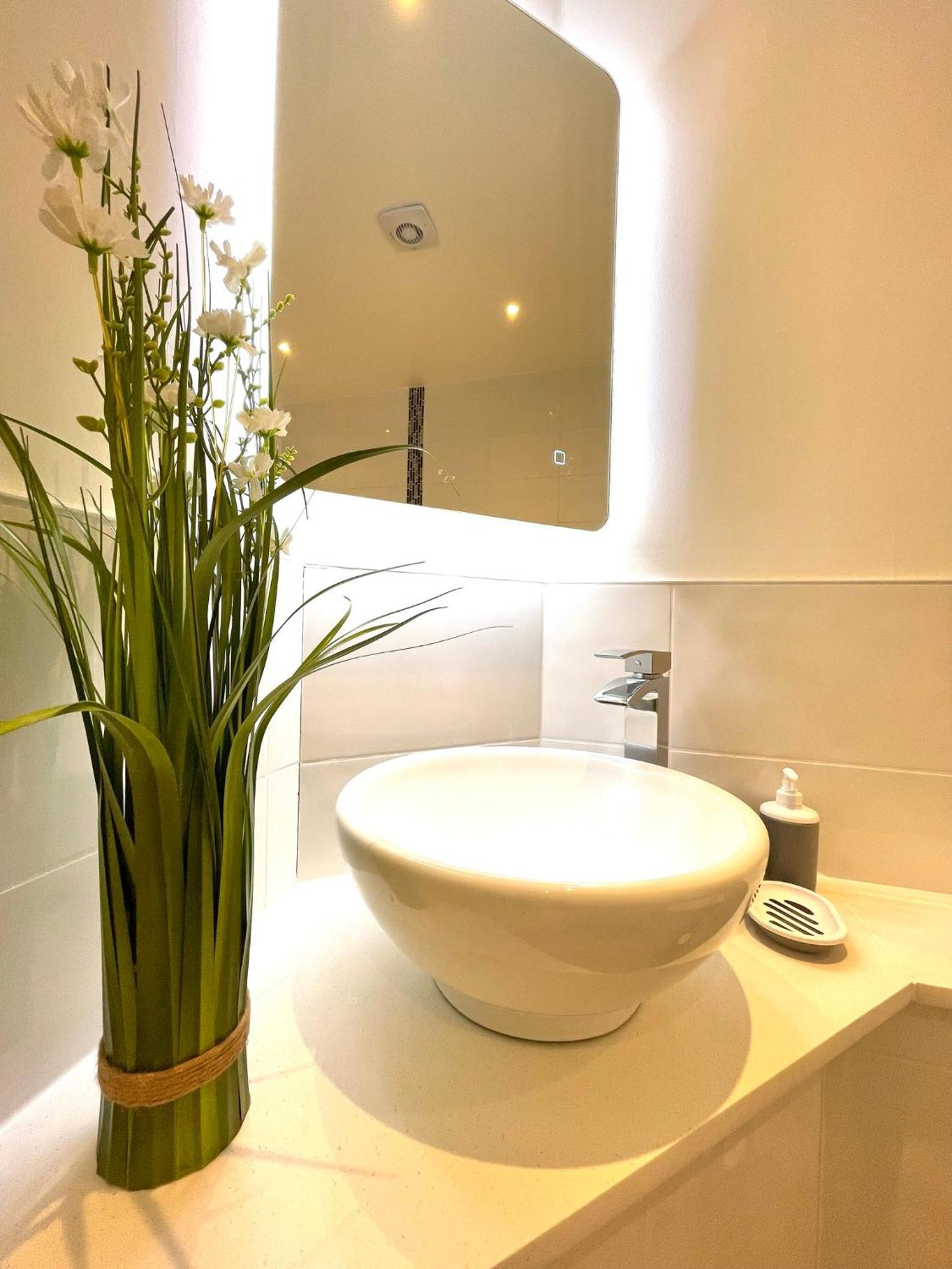 2 Bedroom Apartments Stopoverz Bristol Zewnętrze zdjęcie