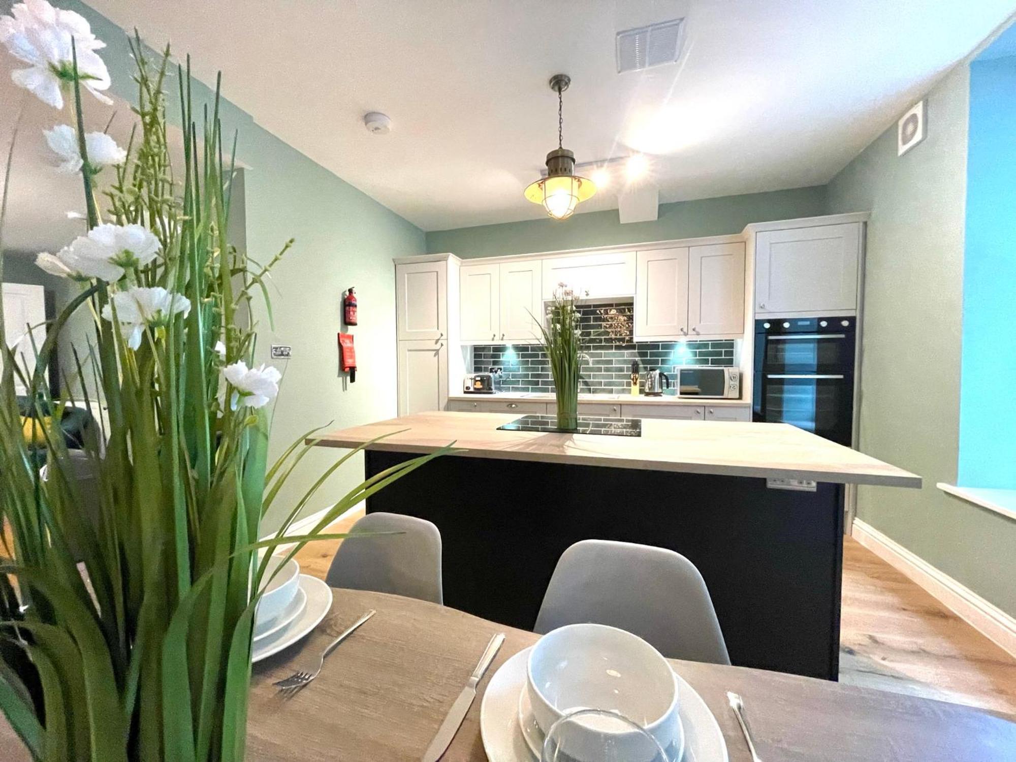 2 Bedroom Apartments Stopoverz Bristol Zewnętrze zdjęcie