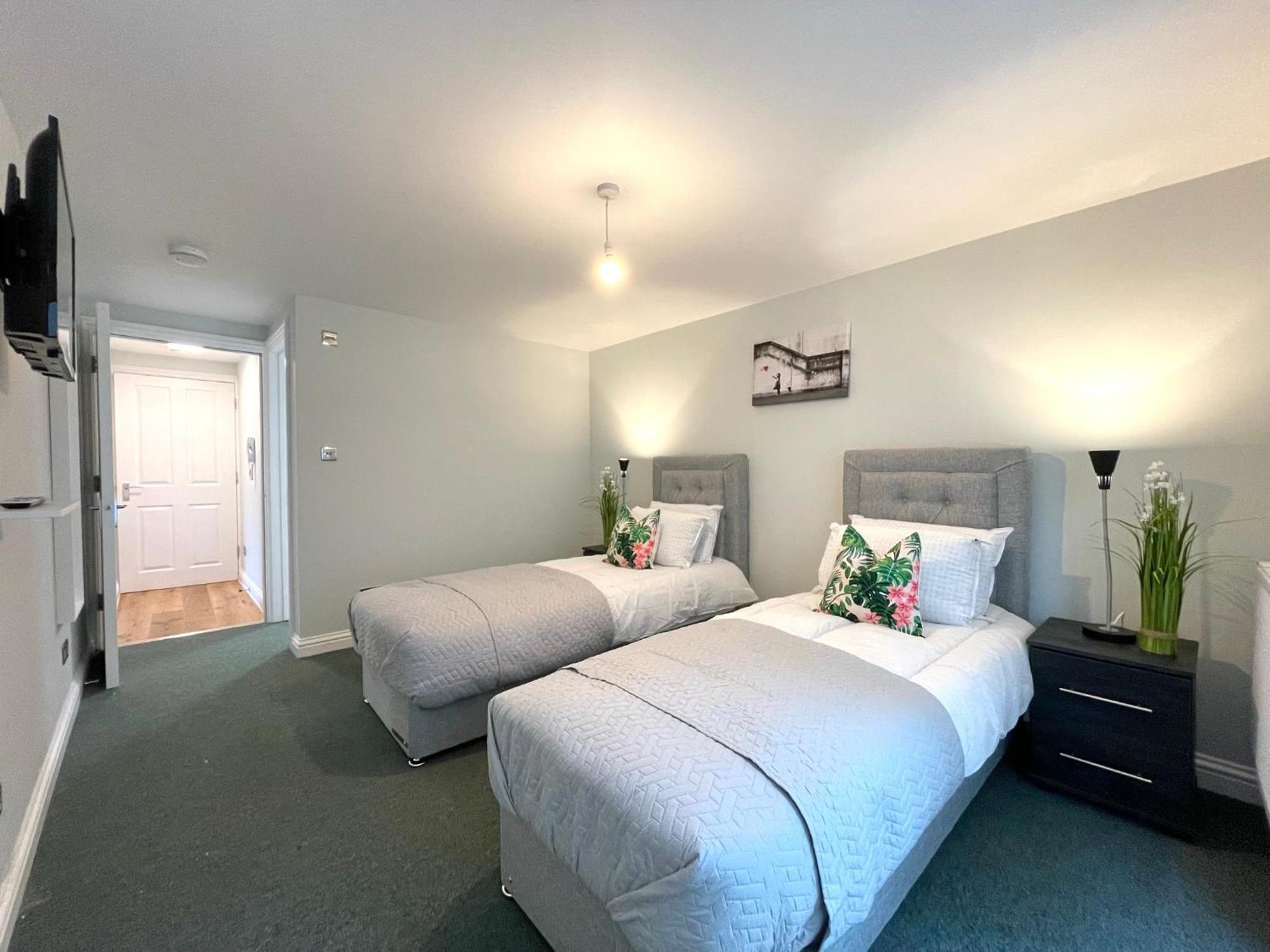 2 Bedroom Apartments Stopoverz Bristol Zewnętrze zdjęcie