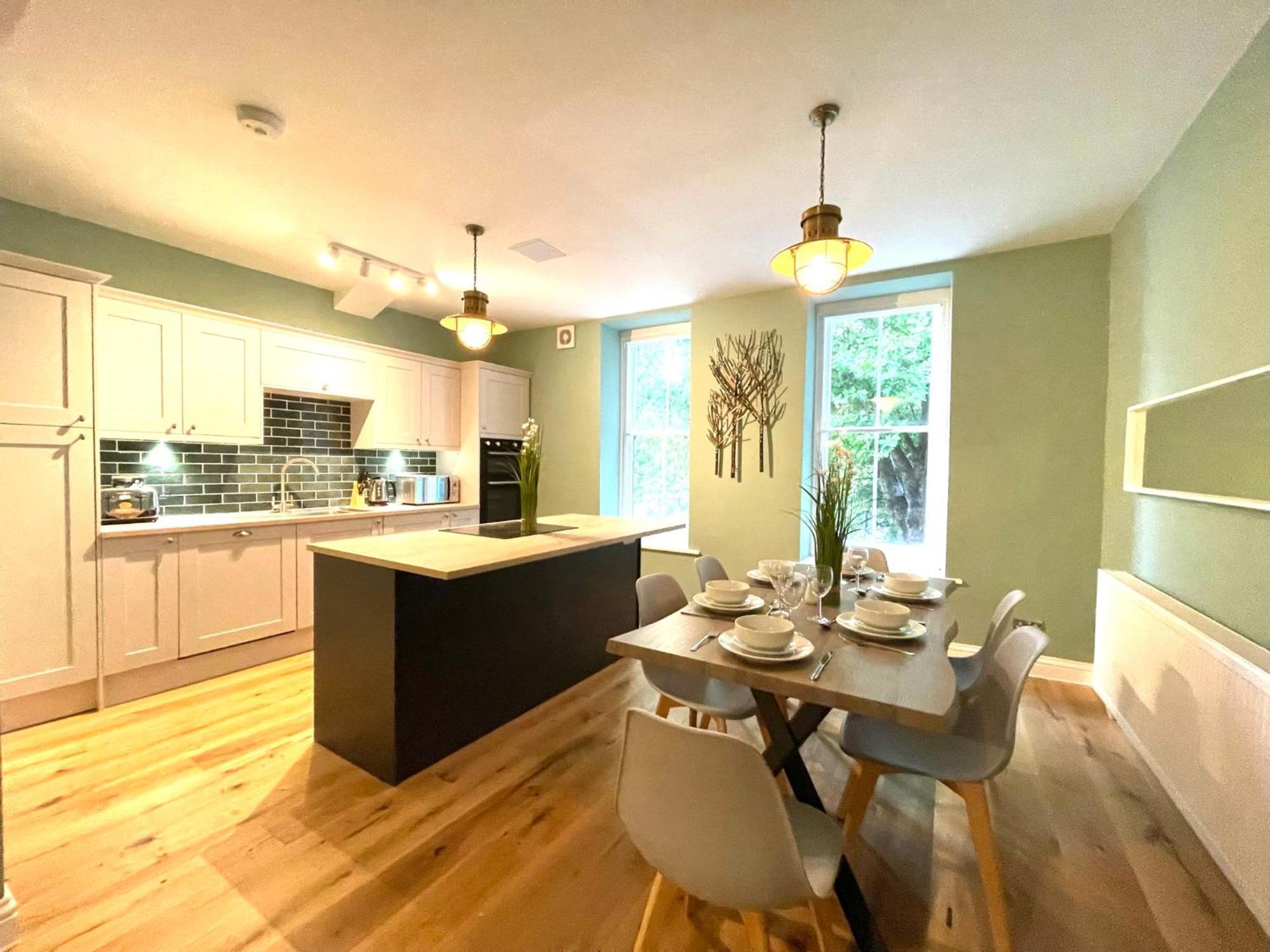 2 Bedroom Apartments Stopoverz Bristol Zewnętrze zdjęcie
