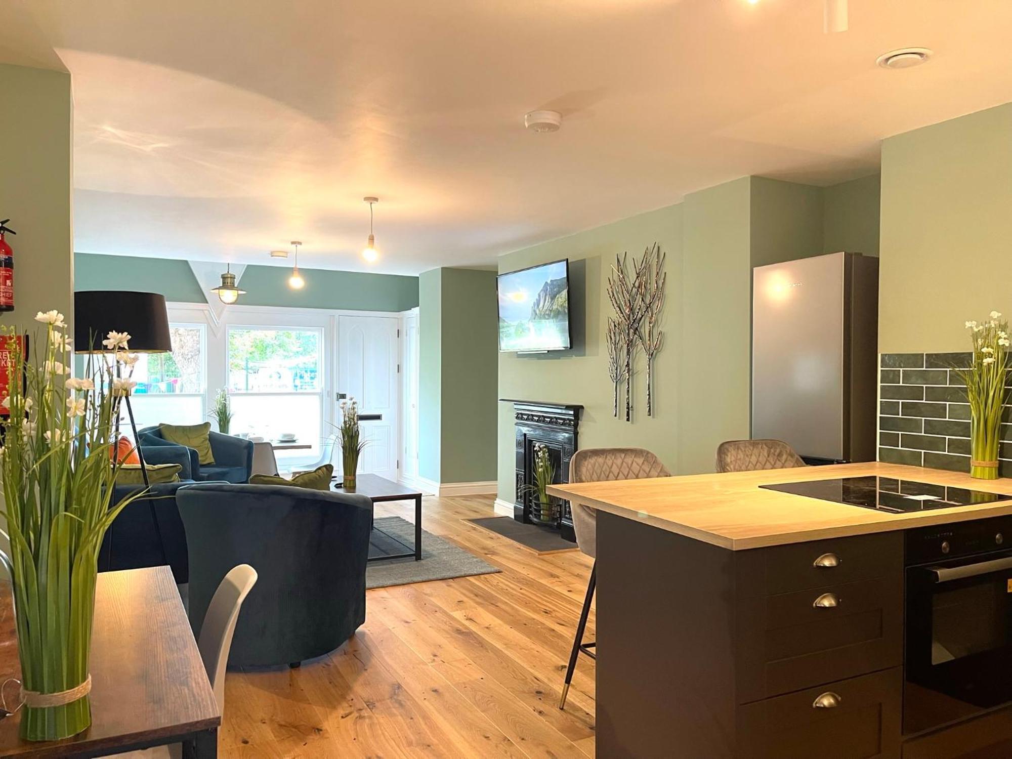 2 Bedroom Apartments Stopoverz Bristol Zewnętrze zdjęcie