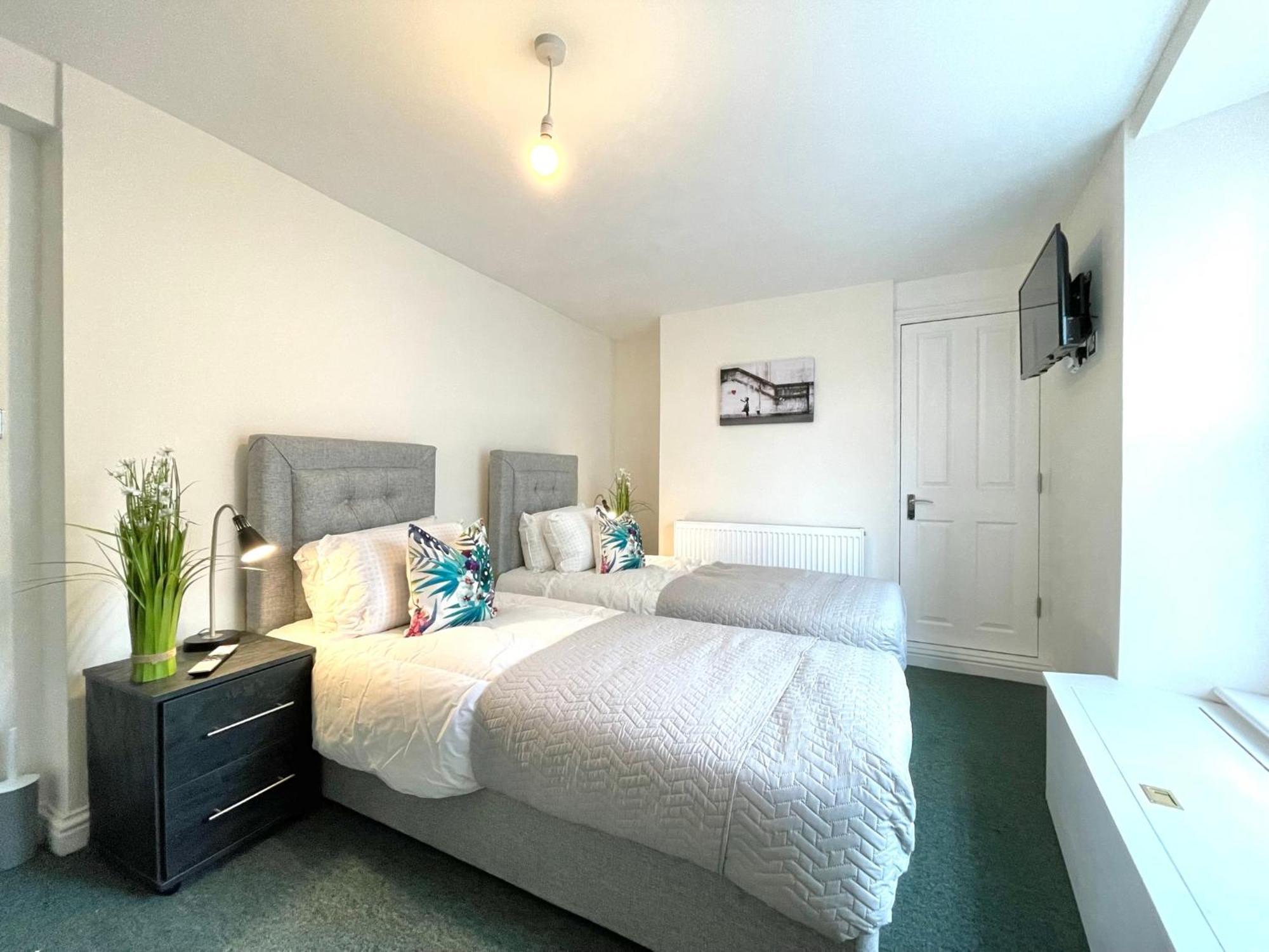 2 Bedroom Apartments Stopoverz Bristol Zewnętrze zdjęcie