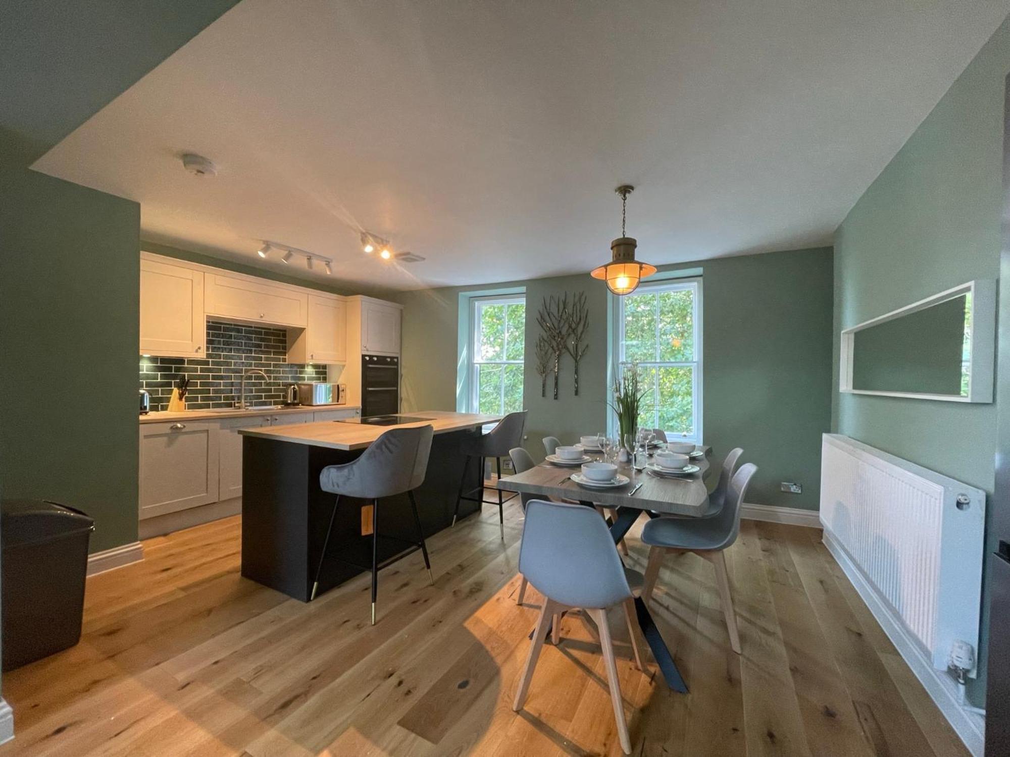 2 Bedroom Apartments Stopoverz Bristol Zewnętrze zdjęcie
