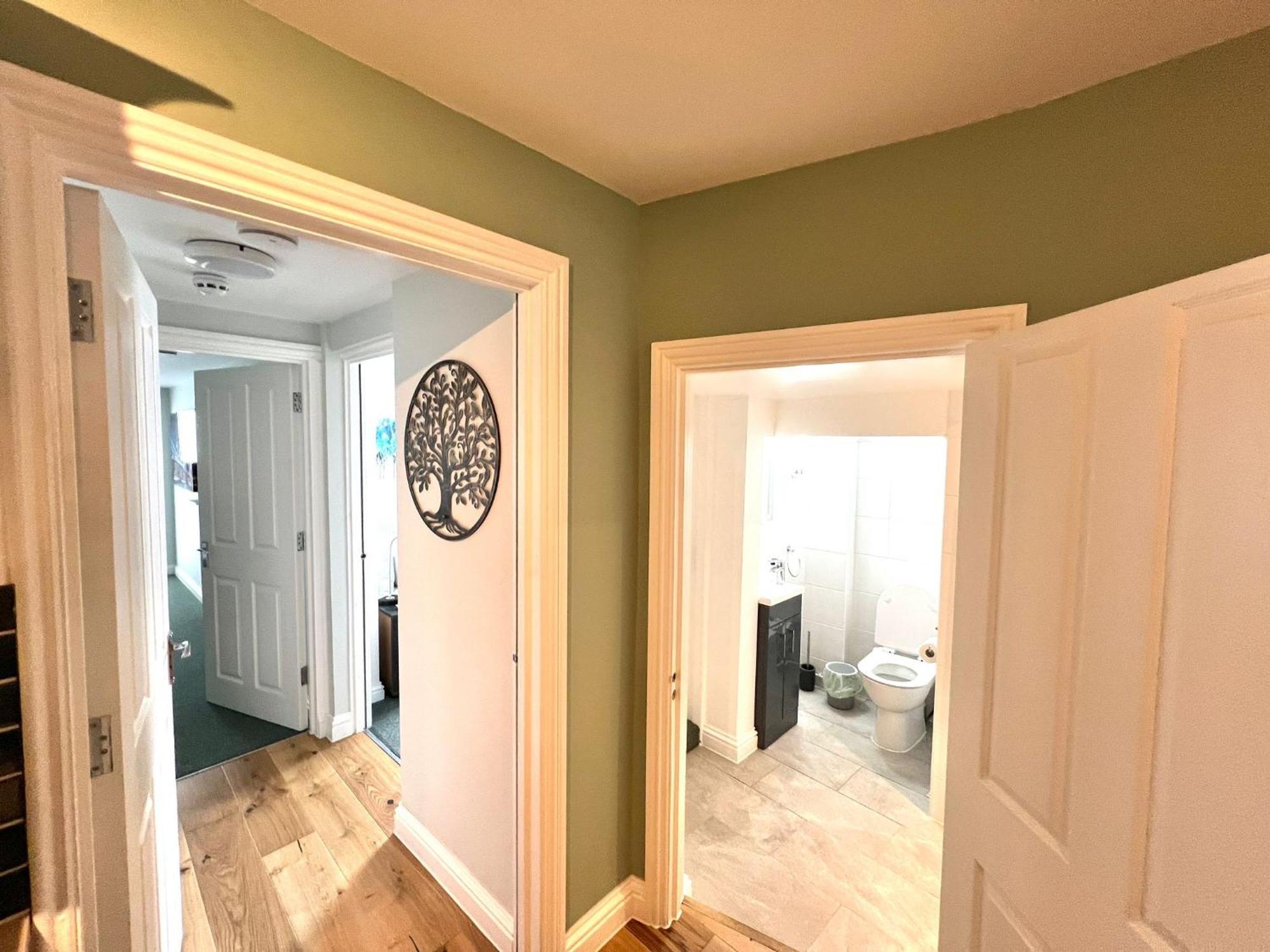 2 Bedroom Apartments Stopoverz Bristol Zewnętrze zdjęcie